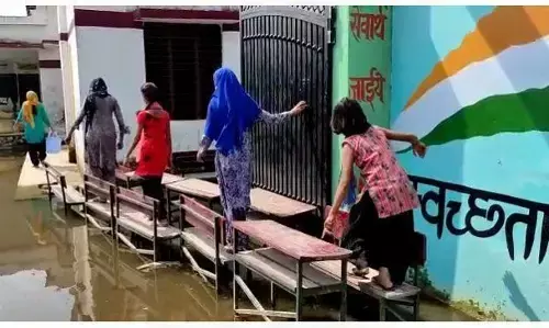 खतरे में स्कूली बच्चे, सीएम साहब बचा लीजिये! खतरे में स्कूली बच्चे, सीएम साहब बचा लीजिये!