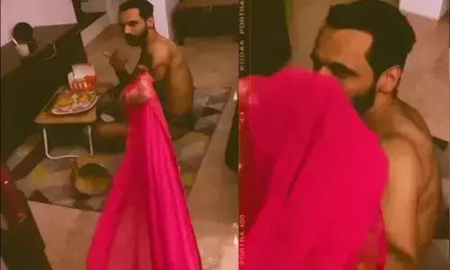 पत्नी संग रोमांस करते हुए पुनीत पाठक का प्राइवेट वीडियो लीक, लोगों ने किए ऐसे-ऐसे कमेंट पत्नी संग रोमांस करते हुए पुनीत पाठक का प्राइवेट वीडियो लीक, लोगों ने किए ऐसे-ऐसे कमेंट