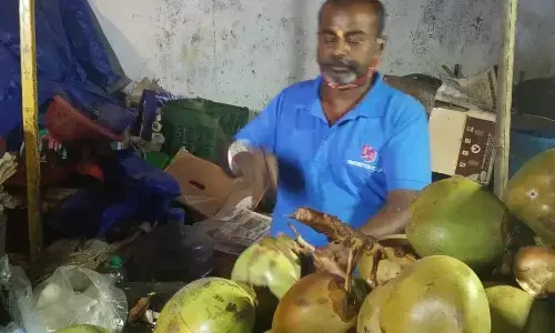 भ्रष्ट पुलिसकर्मियों से नोएडा में रेहड़ी पटरी वाले तबाह, करेंगे आंदोलन भ्रष्ट पुलिसकर्मियों से नोएडा में रेहड़ी पटरी वाले तबाह, करेंगे आंदोलन