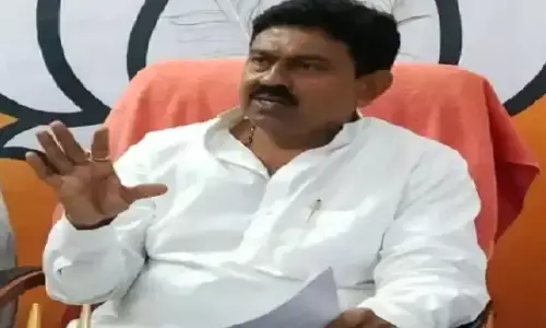 लखीमपुर खीरी: आशीष मिश्रा की गिरफ्तारी को लेकर मंत्री अजय मिश्रा का बड़ा बयान, मेरा बेटा कहीं भागा नहीं है, वो निर्दोष है लखीमपुर खीरी: आशीष मिश्रा की गिरफ्तारी को लेकर मंत्री अजय मिश्रा का बड़ा बयान, मेरा बेटा कहीं भागा नहीं है, वो निर्दोष है