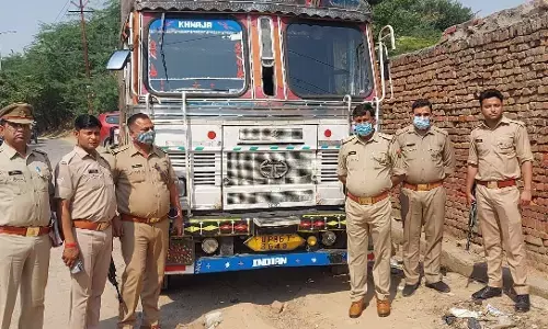 हाथरस पुलिस की बड़ी कामयाबी, 1 करोड़ 50 लाख रुपये कीमत जा मादक पदार्थ मय ट्रक के किया बरामद