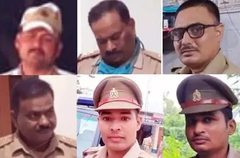 फरार पुलिसकर्मियों की गिरफ्तारी पर हुआ 1 लाख रूपये का इनाम फरार पुलिसकर्मियों की गिरफ्तारी पर हुआ 1 लाख रूपये का इनाम