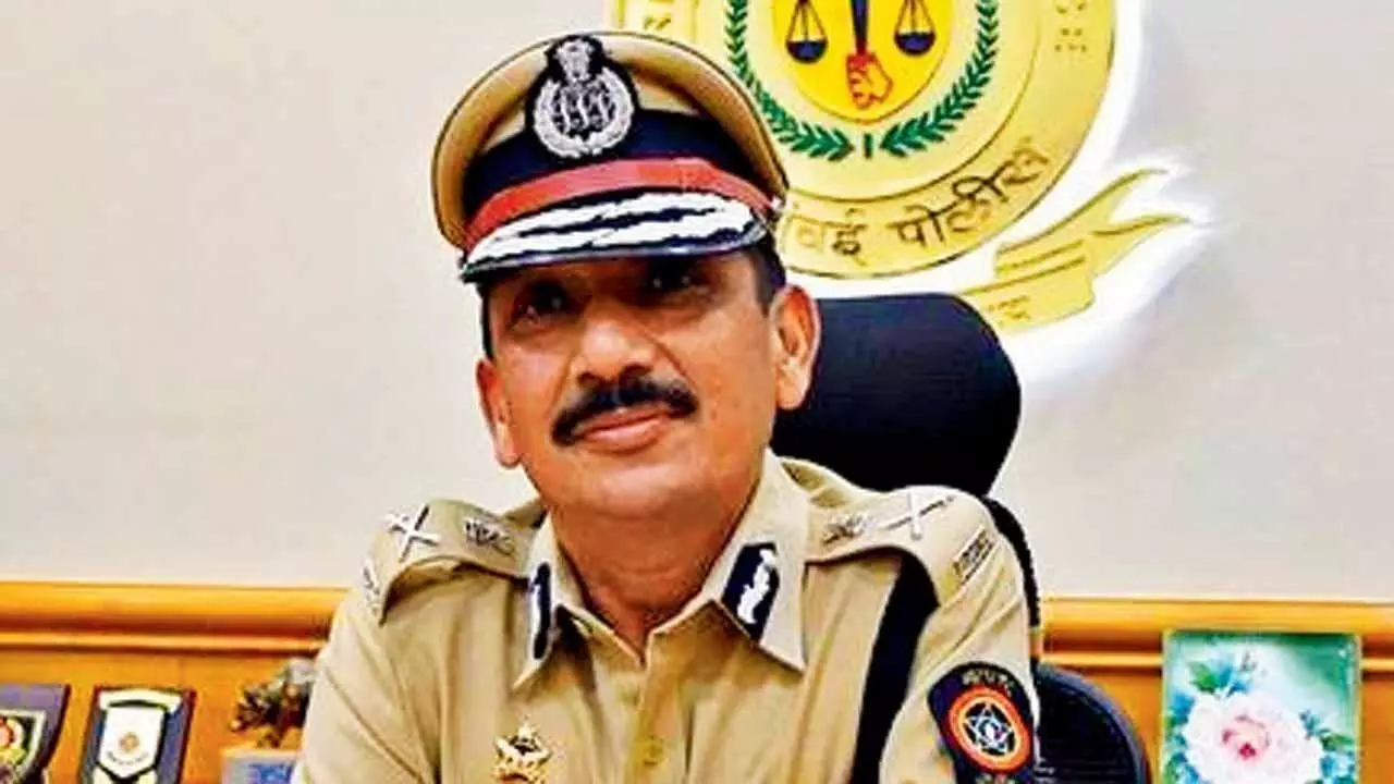 मुंबई पुलिस ने CBI डायरेक्टर व महाराष्ट्र के पूर्व DGP सुबोध कुमार जायसवाल को भेजा समन, 14 अक्टूबर को हाजिर होने को कहा मुंबई पुलिस ने CBI डायरेक्टर व महाराष्ट्र के पूर्व DGP सुबोध कुमार जायसवाल को भेजा समन, 14 अक्टूबर को हाजिर होने को कहा