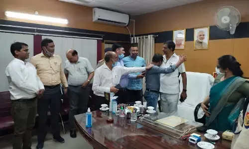 धरने की चेतावनी के बाद दागी जेई पीछे हटा, किया समझौता धरने की चेतावनी के बाद दागी जेई पीछे हटा, किया समझौता