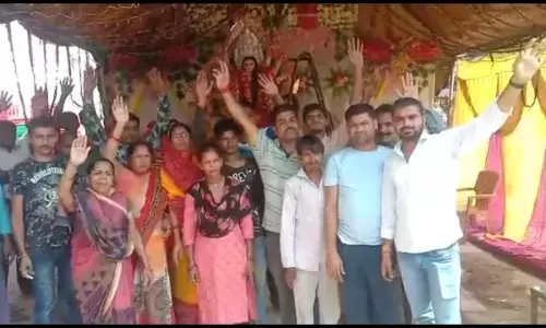 एसडीएम ने किया सनातन व्यवस्था का अपमान, कहा मूर्ति न हटाई तो जेल भेज दूंगा एसडीएम ने किया सनातन व्यवस्था का अपमान, कहा मूर्ति न हटाई तो जेल भेज दूंगा