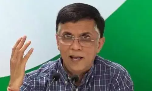 लखीमपुर हिंसा पर पवन खेड़ा ने यूपी सरकार को घेरा, बोले सरकार राज धर्म से चलती हैं फिल्मी डायलॉग से नहीं लखीमपुर हिंसा पर पवन खेड़ा ने यूपी सरकार को घेरा, बोले सरकार राज धर्म से चलती हैं फिल्मी डायलॉग से नहीं