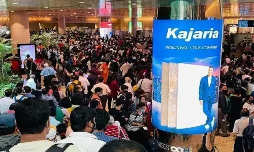 मुंबई एयरपोर्ट पर भगदड़ मचने की, आखिर वजह क्या थी ? मुंबई एयरपोर्ट पर भगदड़ मचने की, आखिर वजह क्या थी ?