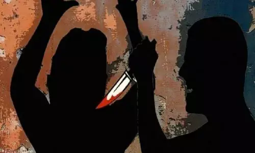 आधा किलो आटे के लिए छोटे भाई ने बड़े भाई को चाकू से गोदकर मार डाला...