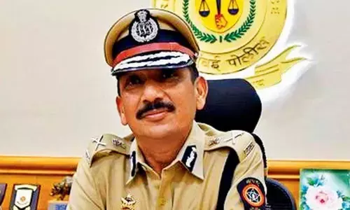 मुंबई पुलिस ने CBI डायरेक्टर व महाराष्ट्र के पूर्व DGP सुबोध कुमार जायसवाल को भेजा समन, 14 अक्टूबर को हाजिर होने को कहा मुंबई पुलिस ने CBI डायरेक्टर व महाराष्ट्र के पूर्व DGP सुबोध कुमार जायसवाल को भेजा समन, 14 अक्टूबर को हाजिर होने को कहा