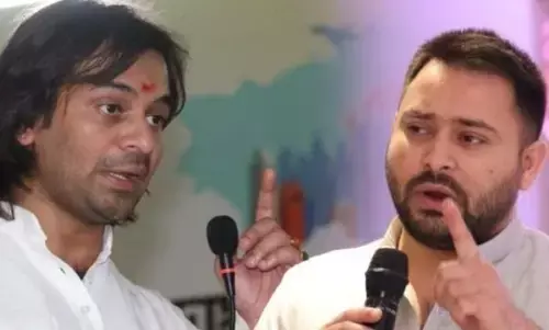 पहली ही चाल में पिट गए तेज प्रताप! छोटे भाई तेजस्वी यादव ने दिया ये बड़ा झटका