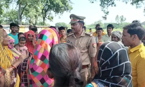 एक माह से जलापूर्ति ठप, लोगो ने किया प्रदर्शन