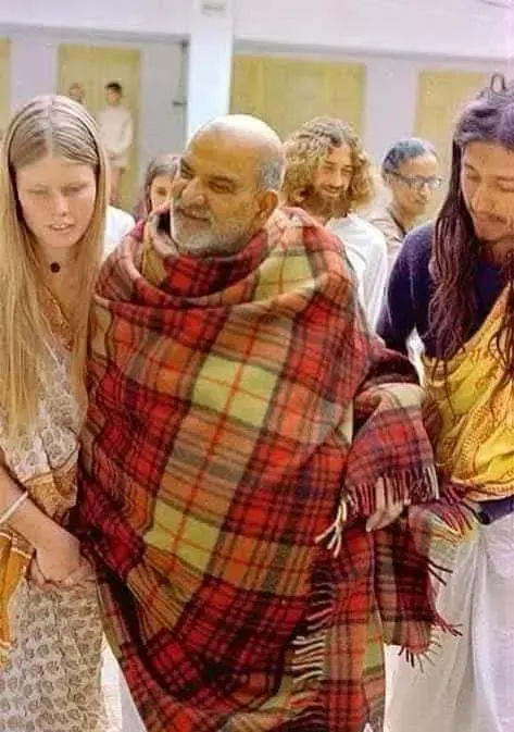 जब बाबा नीम करोली जी ने कनेडियन महिलाभक्त सुनन्दा की माँ की विदेश में अदृष्य रहकर मदद की जब बाबा नीम करोली जी ने कनेडियन महिलाभक्त सुनन्दा की माँ की विदेश में अदृष्य रहकर मदद की