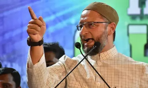 असदुद्दीन ओवैसी बोले- प्रधानमंत्री का मुस्लिम बेटियों से प्रेम महज एक ड्रामा असदुद्दीन ओवैसी बोले- प्रधानमंत्री का मुस्लिम बेटियों से प्रेम महज एक ड्रामा