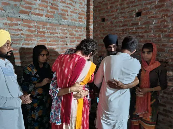प्रियंका को सबका इस्तेमाल करना आता है, जानिए पूरी बात साडी से लेकर बोली तक! प्रियंका को सबका इस्तेमाल करना आता है, जानिए पूरी बात साडी से लेकर बोली तक!