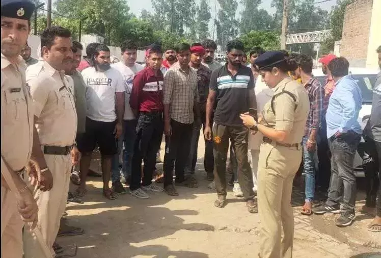 लापरवाही से गाड़ी चलाने पर टोका तो तैश में आकर युवक ने 5 लोगों को कुचला, महिला समेत दो की मौके पर मौत लापरवाही से गाड़ी चलाने पर टोका तो तैश में आकर युवक ने 5 लोगों को कुचला, महिला समेत दो की मौके पर मौत