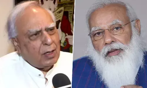 5 जवानों की शहादत पर सिब्बल का पीएम मोदी पर तंज, मोदी जी अपने वादों को भूल गए या वो भी जुमले थे! 5 जवानों की शहादत पर सिब्बल का पीएम मोदी पर तंज, मोदी जी अपने वादों को भूल गए या वो भी जुमले थे!