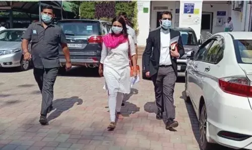 ट्रोलिंग से परेशान एक्ट्रेस स्वरा ने यूट्यूबर एल्विस के खिलाफ FIR दर्ज करवाई ट्रोलिंग से परेशान एक्ट्रेस स्वरा ने यूट्यूबर एल्विस के खिलाफ FIR दर्ज करवाई