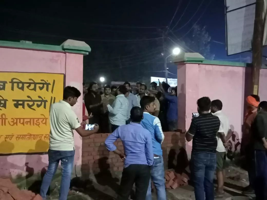 पुलिस के आगे बेबस हुए भाजपाई, 50 पर एफआईआर पुलिस के आगे बेबस हुए भाजपाई, 50 पर एफआईआर