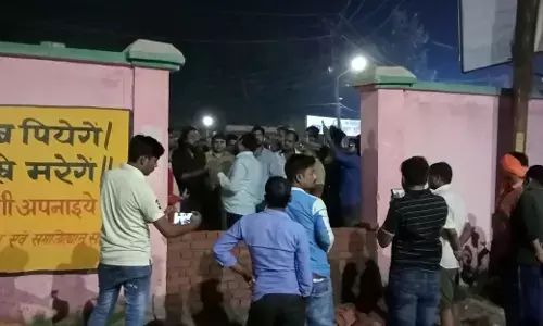 पुलिस के आगे बेबस हुए भाजपाई, 50 पर एफआईआर पुलिस के आगे बेबस हुए भाजपाई, 50 पर एफआईआर
