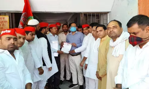 किसानों पर हुए लाठीचार्ज के विरोध में सपा ने सिटी मजिस्ट्रेट को ज्ञापन सौंपा