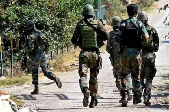सुरक्षाबलों की बड़ी कामयाबी, जम्मू-कश्मीर के अवंतीपोरा में एनकाउंटर में जैश के टॉप कमांडर शाम सोफी को मार गिराया सुरक्षाबलों की बड़ी कामयाबी, जम्मू-कश्मीर के अवंतीपोरा में एनकाउंटर में जैश के टॉप कमांडर शाम सोफी को मार गिराया