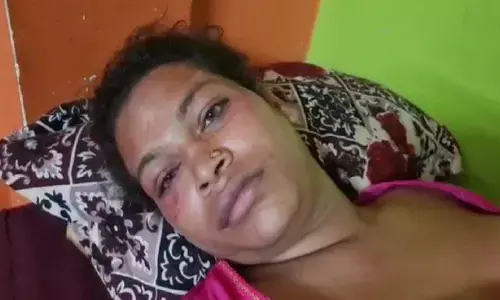 इलाके के बर्चस्व को लेकर दिल्ली की सड़कों पर किन्नरों का खूनी संघर्ष, जमकर चले चाकू-बेल्ट-हॉकी-मिर्च पाउडर इलाके के बर्चस्व को लेकर दिल्ली की सड़कों पर किन्नरों का खूनी संघर्ष, जमकर चले चाकू-बेल्ट-हॉकी-मिर्च पाउडर
