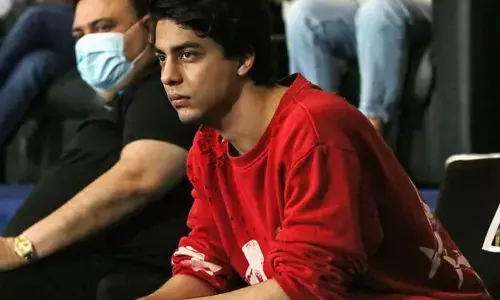 Live Updates:  NCB ने कहा आर्यन खान ड्रग पेडलर के संपर्क में थे, बढ़ सकती हैं शाहरुख के बेटे की मुश्किलें. Live Updates:  NCB ने कहा आर्यन खान ड्रग पेडलर के संपर्क में थे, बढ़ सकती हैं शाहरुख के बेटे की मुश्किलें.