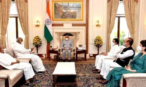 लखीमपुर खीरी कांड को लेकर राष्ट्रपति कोविंद से मिले राहुल- प्रियंका, केंद्रीय मंत्री को पद से हटाने की मांग लखीमपुर खीरी कांड को लेकर राष्ट्रपति कोविंद से मिले राहुल- प्रियंका, केंद्रीय मंत्री को पद से हटाने की मांग