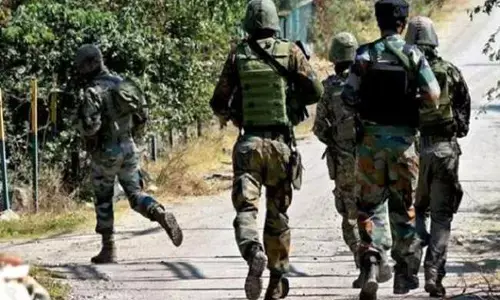 सुरक्षाबलों की बड़ी कामयाबी, जम्मू-कश्मीर के अवंतीपोरा में एनकाउंटर में जैश के टॉप कमांडर शाम सोफी को मार गिराया सुरक्षाबलों की बड़ी कामयाबी, जम्मू-कश्मीर के अवंतीपोरा में एनकाउंटर में जैश के टॉप कमांडर शाम सोफी को मार गिराया