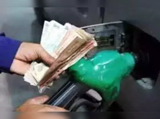 पैट्रोल-डीजल के दामों में फिर लगी आग, बन गया रिकॉर्ड पैट्रोल-डीजल के दामों में फिर लगी आग, बन गया रिकॉर्ड