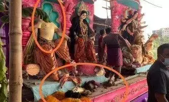 बांग्लादेश: कट्टरपंथियों ने की दुर्गा पूजा पंडालों में तोड़फोड़ बांग्लादेश: कट्टरपंथियों ने की दुर्गा पूजा पंडालों में तोड़फोड़