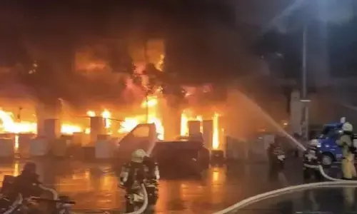 ताइवान में एक 13 मंजिला इमारत में आग लग गई जिसमें कि 46 लोगों की मौत हो ग