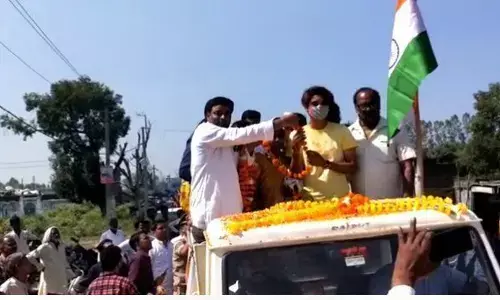 बिजनौर की बेटी ने किया नाम रोशन, महिला अंतरराष्ट्रीय क्रिकेट टीम में चयन होने के बाद पहली बार पहुंची मेघना अपने गाँव बिजनौर की बेटी ने किया नाम रोशन, महिला अंतरराष्ट्रीय क्रिकेट टीम में चयन होने के बाद पहली बार पहुंची मेघना अपने गाँव