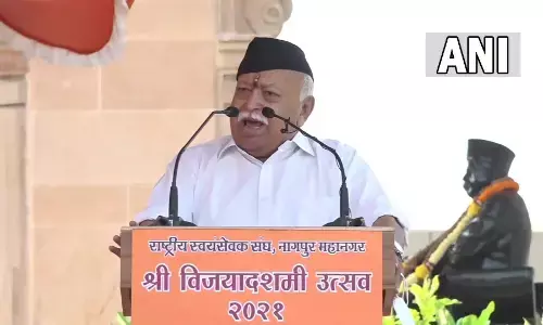 विजयदशमी पर बोले मोहन भागवत, हिंदुओं को बांटने का चल रहा काम, ऐसे लोगों ने बनाया है गठबंधन विजयदशमी पर बोले मोहन भागवत, हिंदुओं को बांटने का चल रहा काम, ऐसे लोगों ने बनाया है गठबंधन