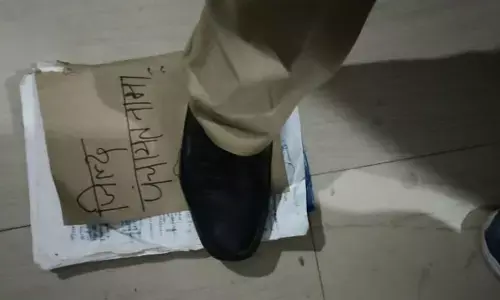 पुलिस इंस्पेक्टर ने सुनाई जब ये आपबीती, रो पड़ा मन, एक कफन ने मिलने पर गुस्से में खरीदे 5 कफ़न लेकिन कुछ देर में कम पड़ गए! पुलिस इंस्पेक्टर ने सुनाई जब ये आपबीती, रो पड़ा मन, एक कफन ने मिलने पर गुस्से में खरीदे 5 कफ़न लेकिन कुछ देर में कम पड़ गए!