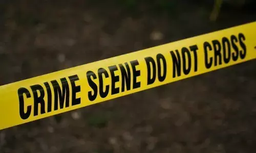 सड़क हादसे में महिला समेत तीन घायल सड़क हादसे में महिला समेत तीन घायल