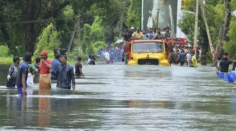 केरल में भारी बारिश का कहर, कई इलाकों में बाढ़ और भूस्खलन, पांच की मौत केरल में भारी बारिश का कहर, कई इलाकों में बाढ़ और भूस्खलन, पांच की मौत