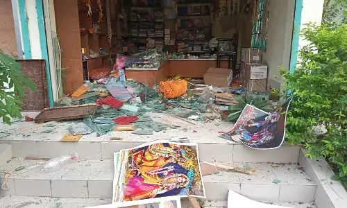 बांग्लादेश में अब इस्कॉन मंदिर पर हमला, भीड़ ने की तोड़फोड़, एक श्रद्धालु की बेरहमी से हत्या बांग्लादेश में अब इस्कॉन मंदिर पर हमला, भीड़ ने की तोड़फोड़, एक श्रद्धालु की बेरहमी से हत्या