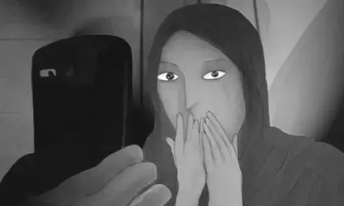 पति ने ही बनाया पत्नी का अश्लील वीडियो, दहेज न देने पर वायरल करने की दी धमकी पति ने ही बनाया पत्नी का अश्लील वीडियो, दहेज न देने पर वायरल करने की दी धमकी