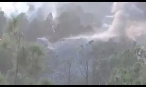 जम्मू-कश्मीर: पुंछ के मेंढर में भाटा-धुरियन मुठभेड़ स्थल पर गोलीबारी जारी जम्मू-कश्मीर: पुंछ के मेंढर में भाटा-धुरियन मुठभेड़ स्थल पर गोलीबारी जारी