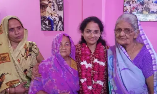 आईएएस बनकर जागृति ने फ़तेहपुर का बढ़ाया मान, गांव आकर बोली जागृति, इस मिट्टी को बारम्बार प्रणाम आईएएस बनकर जागृति ने फ़तेहपुर का बढ़ाया मान, गांव आकर बोली जागृति, इस मिट्टी को बारम्बार प्रणाम