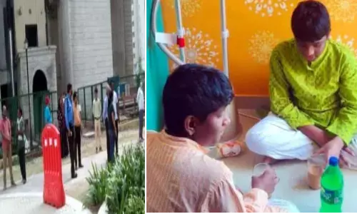 गाजियाबाद में दो सगे भाइयों की छत से गिरकर मौत, परिवार का रो रोकर बुरा हाल गाजियाबाद में दो सगे भाइयों की छत से गिरकर मौत, परिवार का रो रोकर बुरा हाल