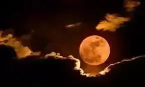 साल का आखिरी चंद्रग्रहण, बुरे प्रभाव से बचने के लिए करें ये उपाय... साल का आखिरी चंद्रग्रहण, बुरे प्रभाव से बचने के लिए करें ये उपाय...