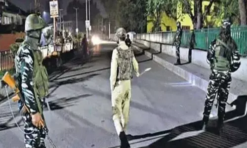 ताबड़तोड़ हमलों के बीच J&K पुलिस का आदेश, गैर-कश्मीरियों को तत्काल आर्मी और पुलिस कैंपों में किया जाए शिफ्ट, मामला बहुत अर्जेंट है ताबड़तोड़ हमलों के बीच J&K पुलिस का आदेश, गैर-कश्मीरियों को तत्काल आर्मी और पुलिस कैंपों में किया जाए शिफ्ट, मामला बहुत अर्जेंट है