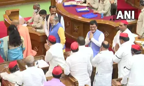 यूपी विधानसभा के डिप्टी स्पीकर बने सपा के बागी विधायक नितिन अग्रवाल, भाजपा समर्थित थे प्रत्याशी यूपी विधानसभा के डिप्टी स्पीकर बने सपा के बागी विधायक नितिन अग्रवाल, भाजपा समर्थित थे प्रत्याशी