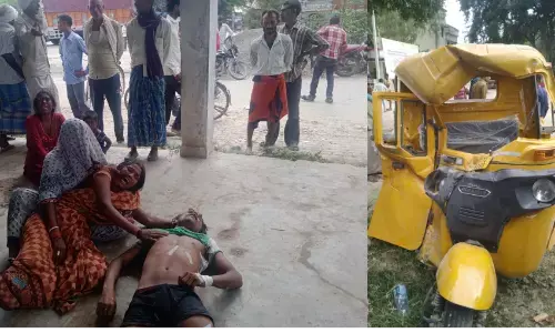 अनियंत्रित तेज रफ्तार डीसीयम ने लोडर को मारी जोरदार टक्कर युवक की मौत अनियंत्रित तेज रफ्तार डीसीयम ने लोडर को मारी जोरदार टक्कर युवक की मौत