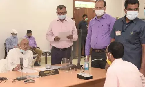 बिहार: दबंगई की शिकायत सुन मुख्यमंत्री नीतीश भी हुए हैरान बिहार: दबंगई की शिकायत सुन मुख्यमंत्री नीतीश भी हुए हैरान