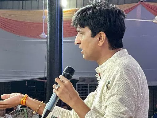 Poet Kumar Vishwas:कवि कुमार विश्वास का दावा निकला झूठा!