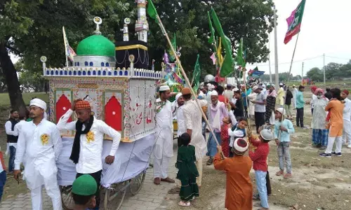 शानो शौकत से मनाया गया बारह रबी उल अव्वल का पर्व शानो शौकत से मनाया गया बारह रबी उल अव्वल का पर्व