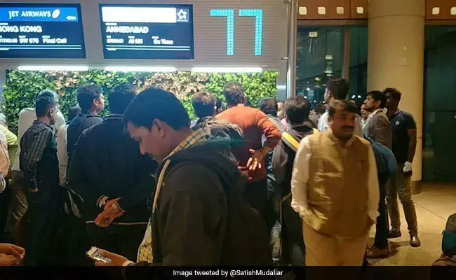 फ्लाइट में एक्ट्रेस से छेड़छाड़, गाजियाबाद का बिजनेसमैन गिरफ्तार फ्लाइट में एक्ट्रेस से छेड़छाड़, गाजियाबाद का बिजनेसमैन गिरफ्तार